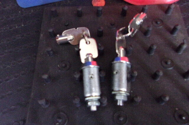 2 Cylinder Locks With Keys ......... Useful For Vending Machines, Cabinets, Etc