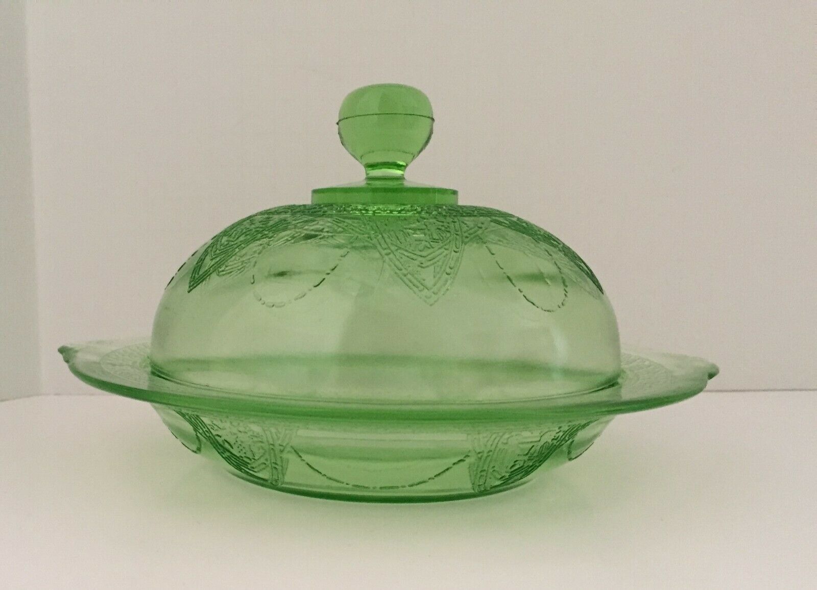 GEORGIAN LOVEBIRDS BUTTER DISH AND COVER -  GREEN - VINTAGE FEDERAL GLASS CO.
